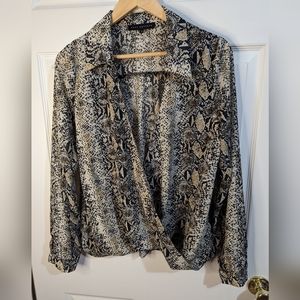 Endless Rose snake print V neck long sleeve blouse size small SEE CONDITION